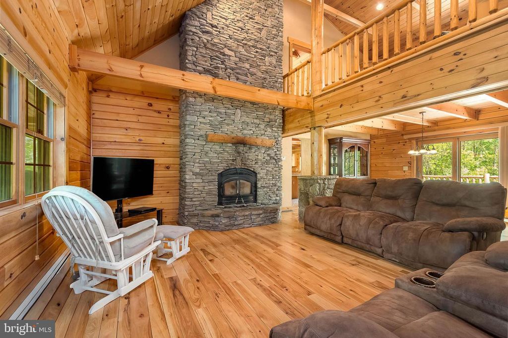Image 16 of property listing at 312 MOSS CREEK CIR, Oakland, MD 21550
