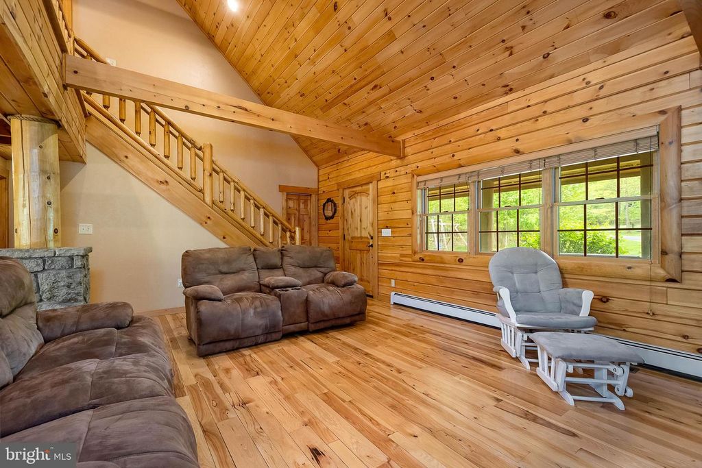 Image 18 of property listing at 312 MOSS CREEK CIR, Oakland, MD 21550