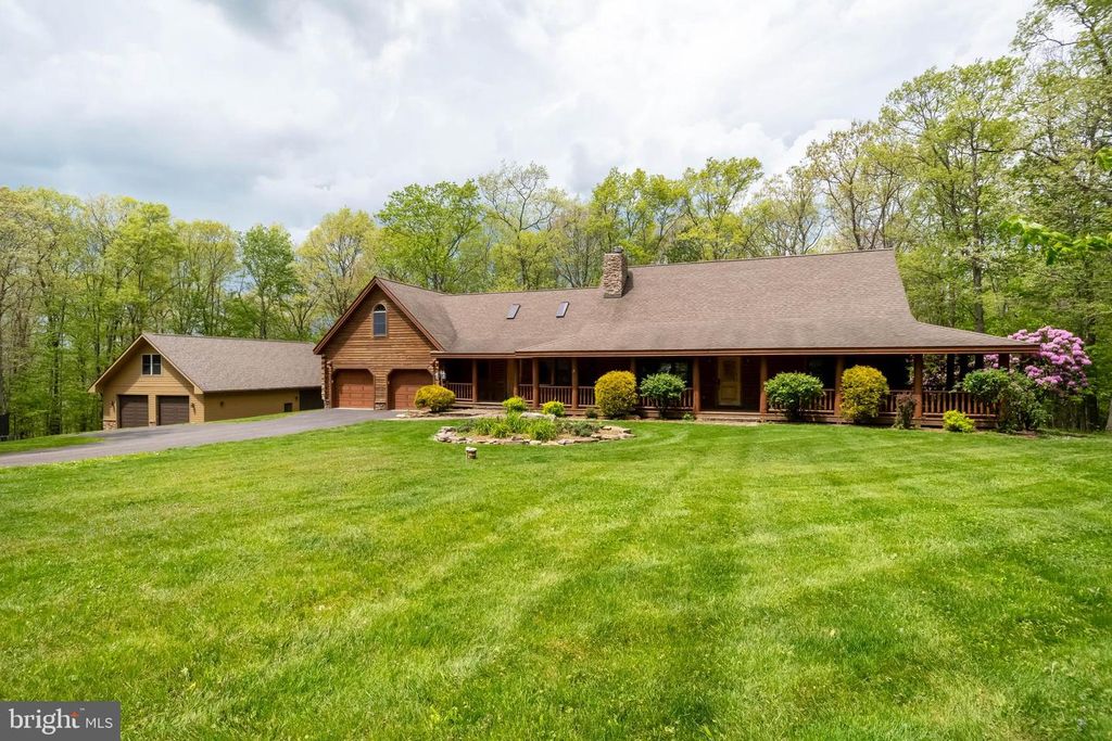 Image 2 of property listing at 312 MOSS CREEK CIR, Oakland, MD 21550