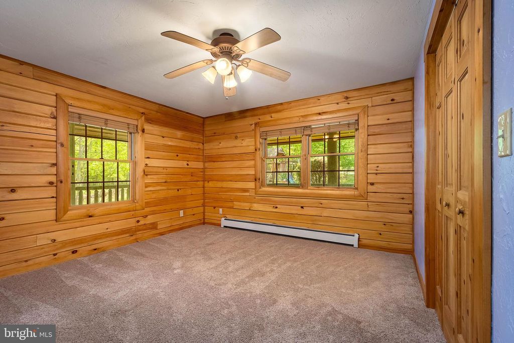 Image 19 of property listing at 312 MOSS CREEK CIR, Oakland, MD 21550