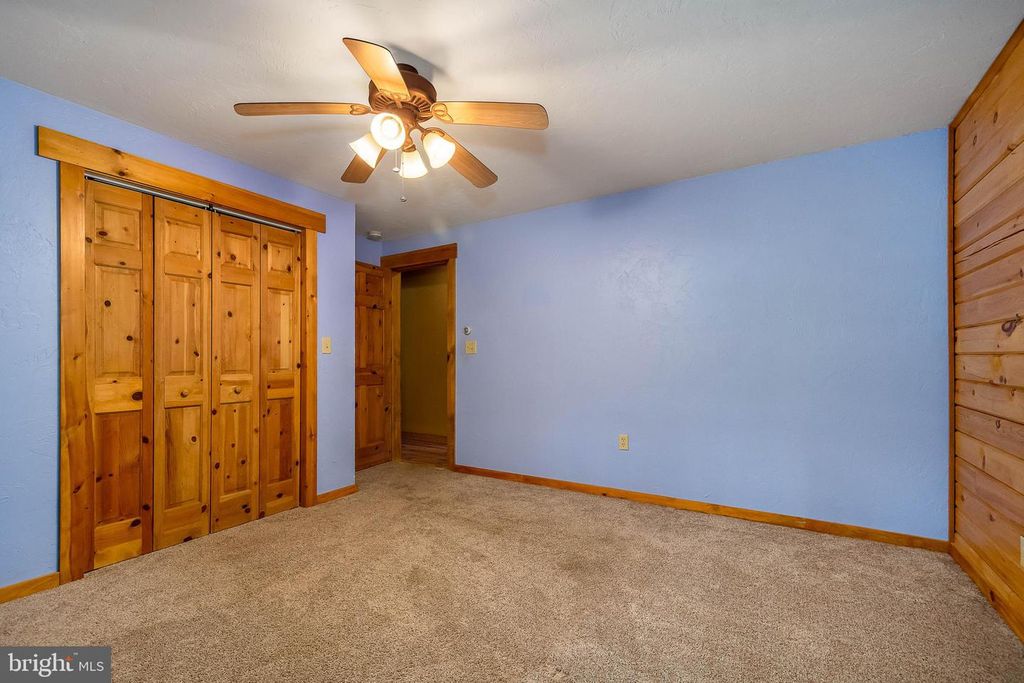 Image 20 of property listing at 312 MOSS CREEK CIR, Oakland, MD 21550