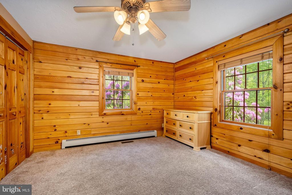 Image 21 of property listing at 312 MOSS CREEK CIR, Oakland, MD 21550