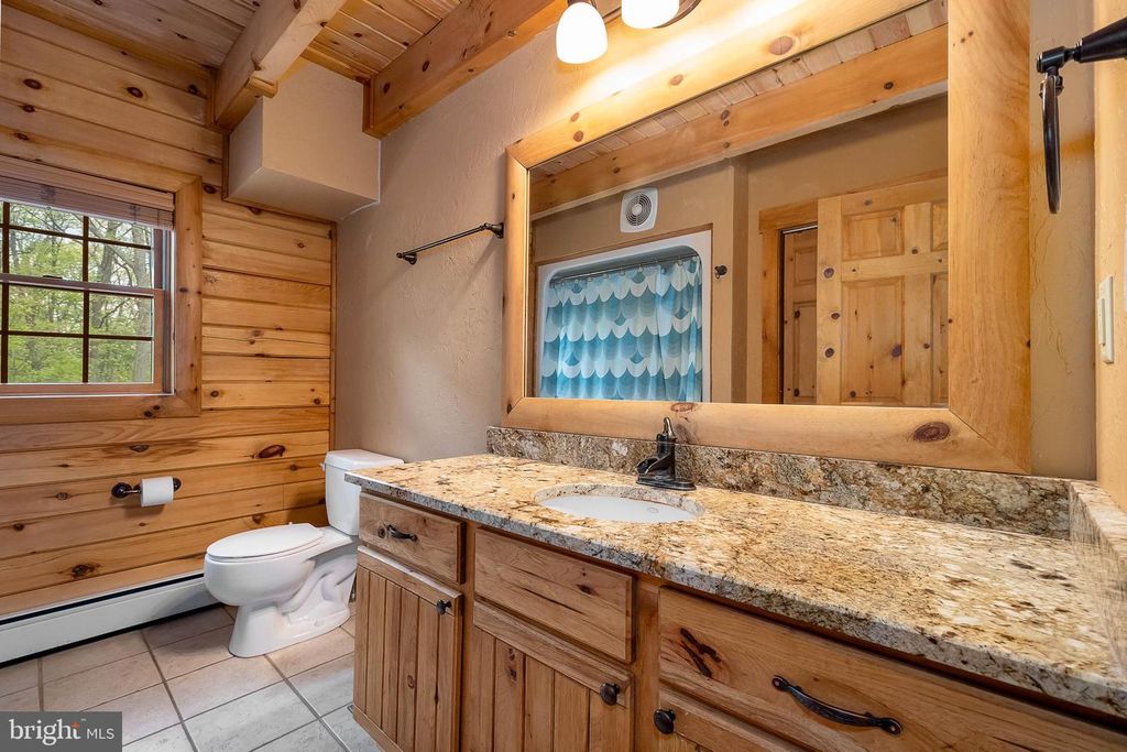 Image 23 of property listing at 312 MOSS CREEK CIR, Oakland, MD 21550