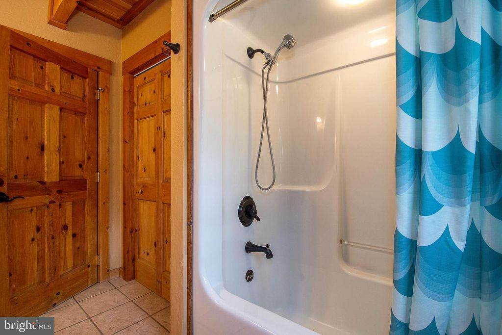 Image 24 of property listing at 312 MOSS CREEK CIR, Oakland, MD 21550