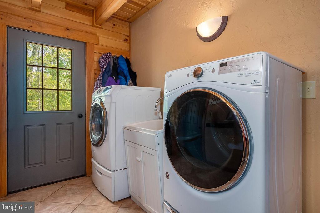 Image 26 of property listing at 312 MOSS CREEK CIR, Oakland, MD 21550