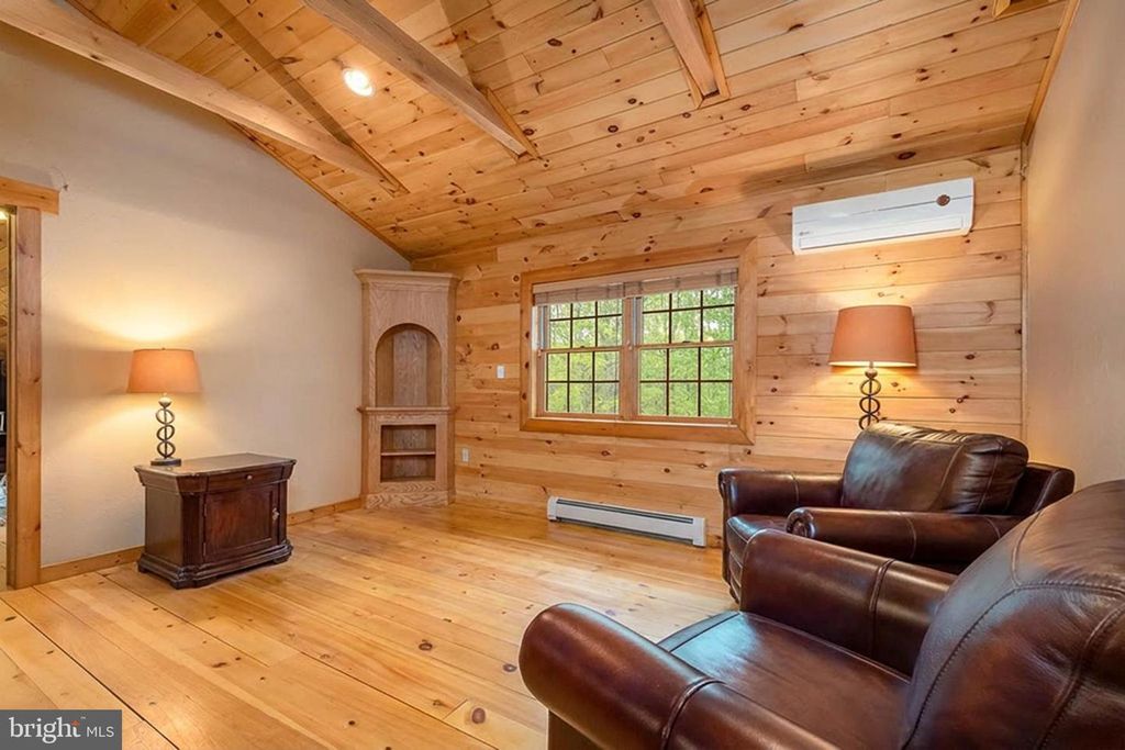 Image 28 of property listing at 312 MOSS CREEK CIR, Oakland, MD 21550
