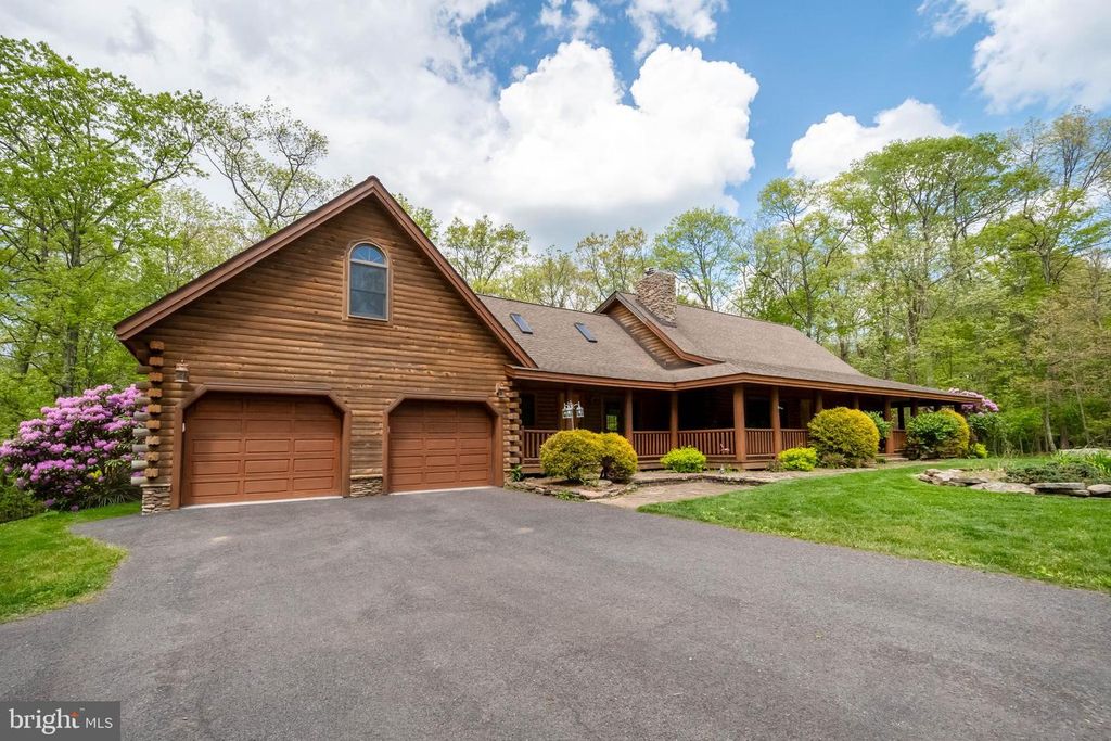 Image 3 of property listing at 312 MOSS CREEK CIR, Oakland, MD 21550
