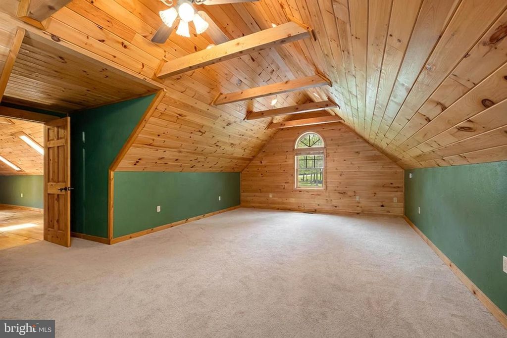 Image 33 of property listing at 312 MOSS CREEK CIR, Oakland, MD 21550