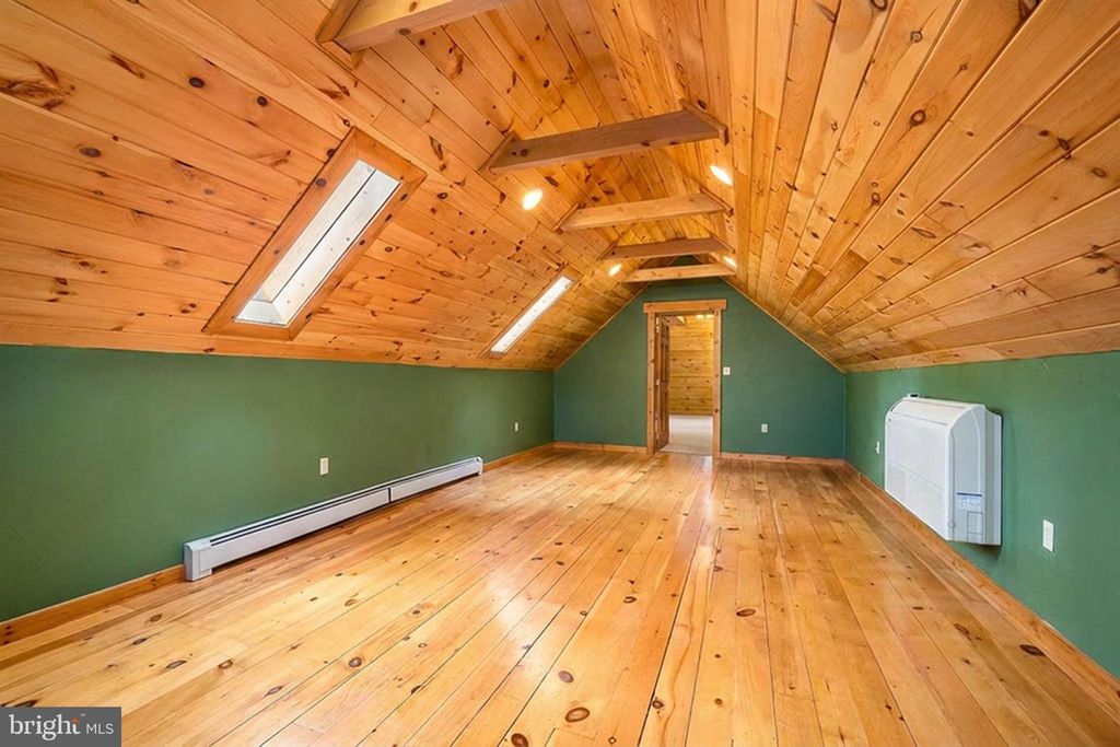 Image 37 of property listing at 312 MOSS CREEK CIR, Oakland, MD 21550