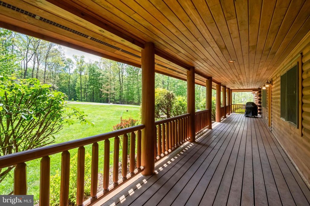 Image 6 of property listing at 312 MOSS CREEK CIR, Oakland, MD 21550
