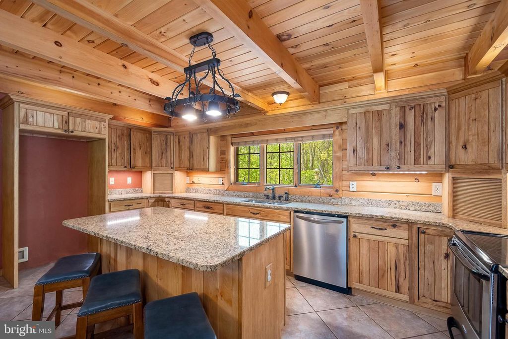 Image 8 of property listing at 312 MOSS CREEK CIR, Oakland, MD 21550
