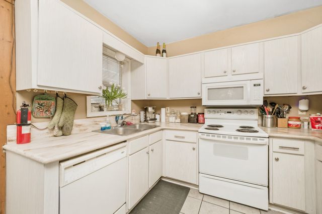 1411 Egleston Avenue, Kalamazoo, MI 49001