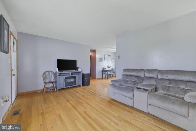 380 E RESERVOIR RD, Woodstock, VA 22664