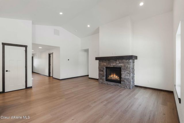 2238 Maverick Ct, Sandpoint, ID 83864