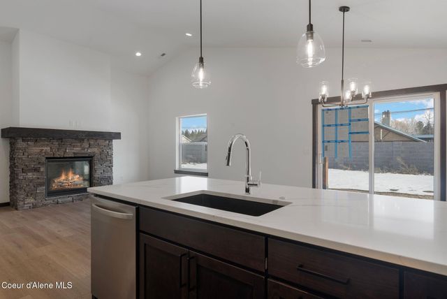 2238 Maverick Ct, Sandpoint, ID 83864