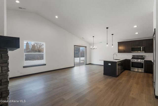 2238 Maverick Ct, Sandpoint, ID 83864