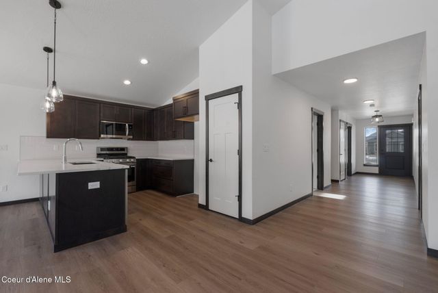 2238 Maverick Ct, Sandpoint, ID 83864