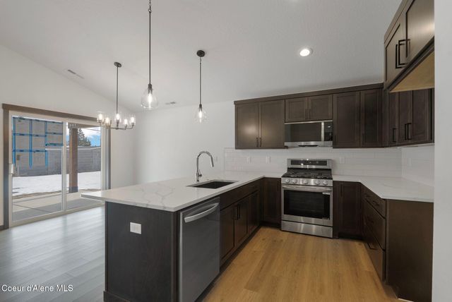 2238 Maverick Ct, Sandpoint, ID 83864