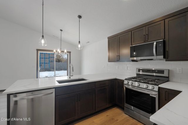 2238 Maverick Ct, Sandpoint, ID 83864