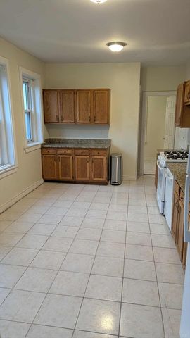187 Winthrop Rd 3, Brookline, MA 02445