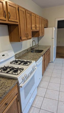 187 Winthrop Rd 3, Brookline, MA 02445
