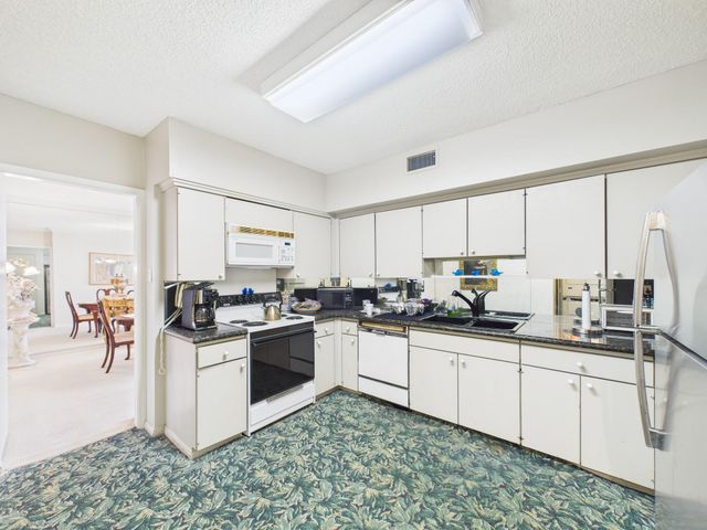 5001 Woodway Drive 1104, Houston, TX 77056