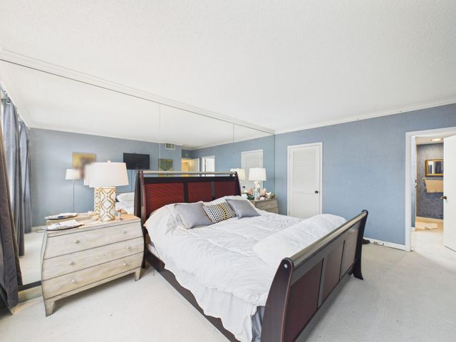 5001 Woodway Drive 1104, Houston, TX 77056