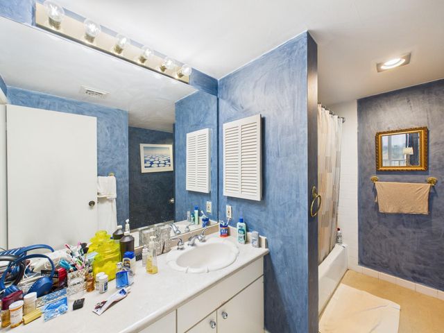 5001 Woodway Drive 1104, Houston, TX 77056