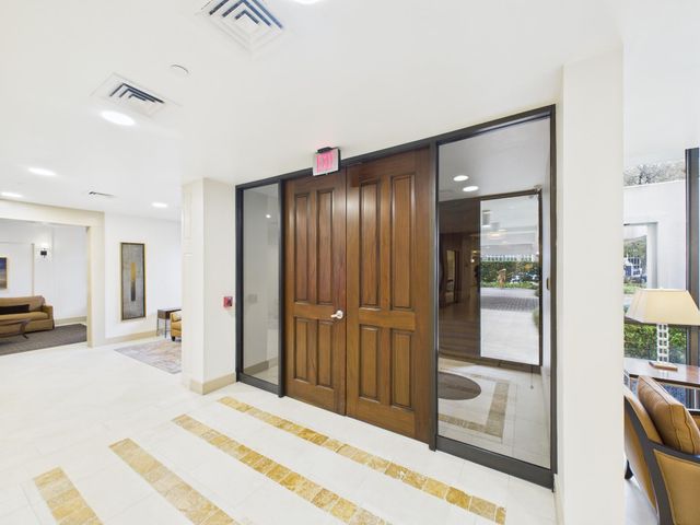 5001 Woodway Drive 1104, Houston, TX 77056