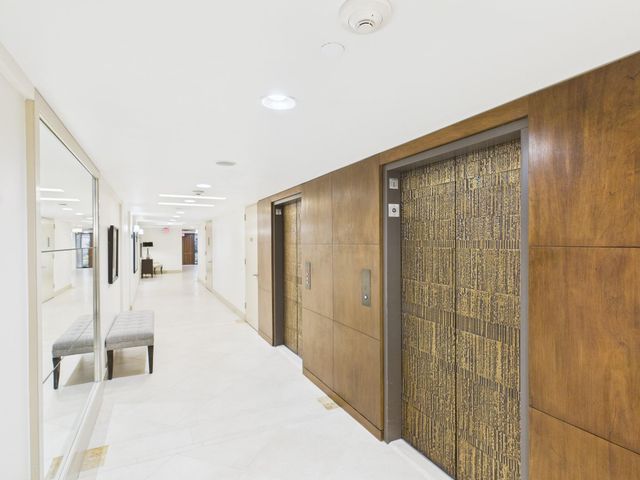 5001 Woodway Drive 1104, Houston, TX 77056