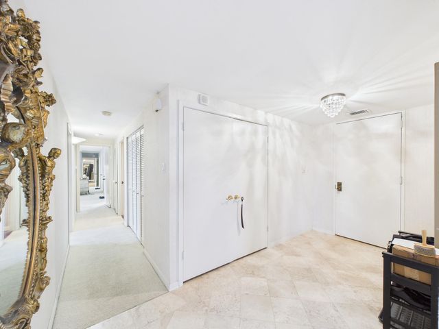 5001 Woodway Drive 1104, Houston, TX 77056