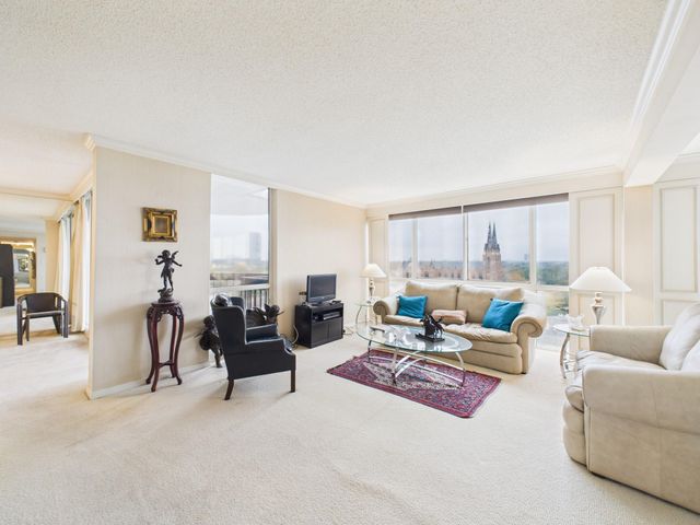 5001 Woodway Drive 1104, Houston, TX 77056