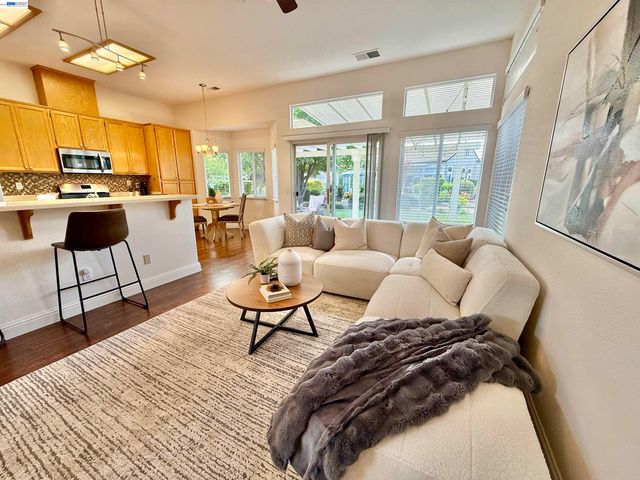 30 Gala Ln, Brentwood, CA 94513