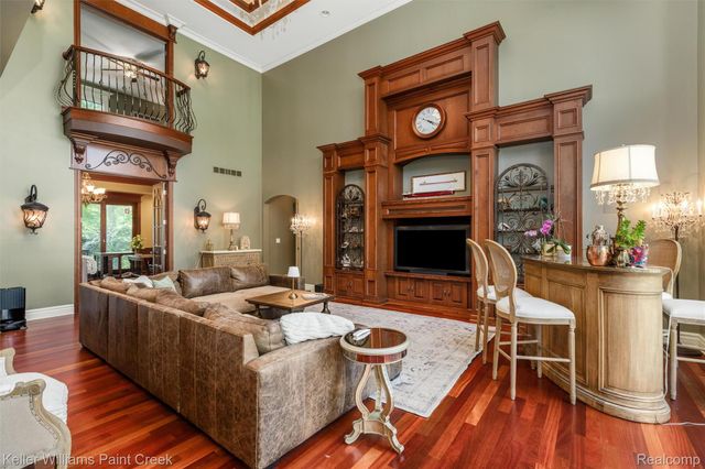 22220 E River Road, Grosse Ile Township, MI 48138