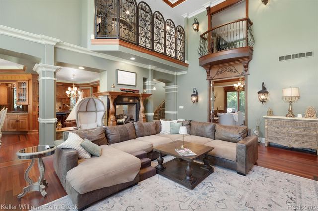 22220 E River Road, Grosse Ile Township, MI 48138