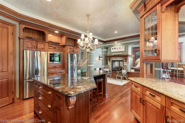 22220 E River Road, Grosse Ile Township, MI 48138