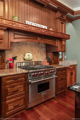 22220 E River Road, Grosse Ile Township, MI 48138