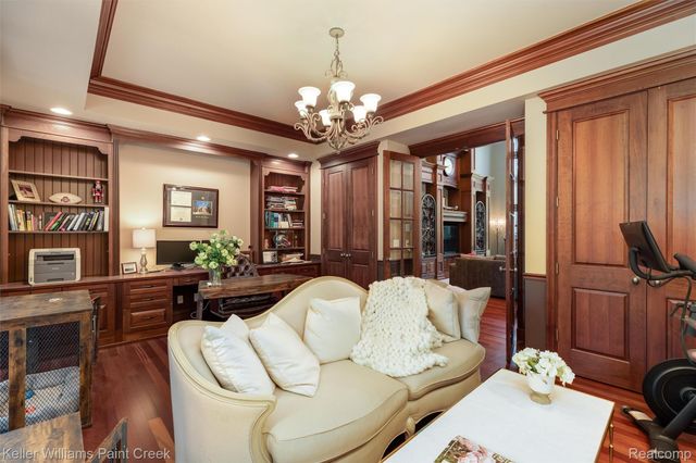 22220 E River Road, Grosse Ile Township, MI 48138