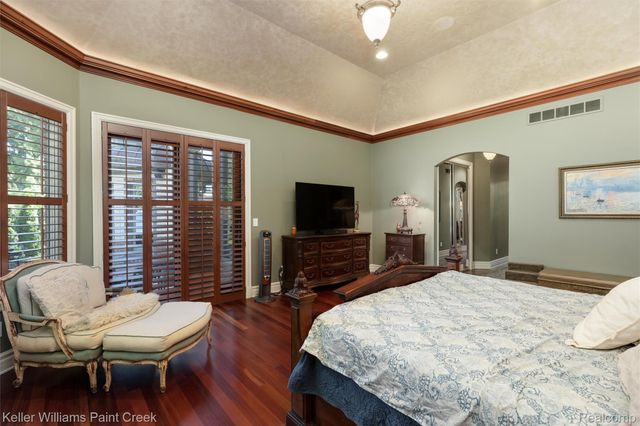 22220 E River Road, Grosse Ile Township, MI 48138