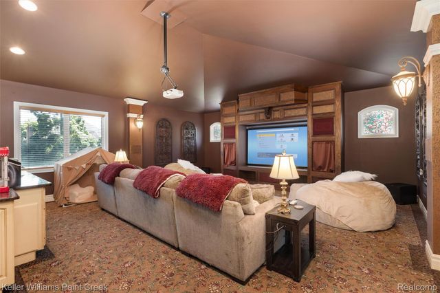 22220 E River Road, Grosse Ile Township, MI 48138