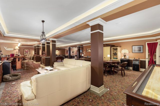 22220 E River Road, Grosse Ile Township, MI 48138