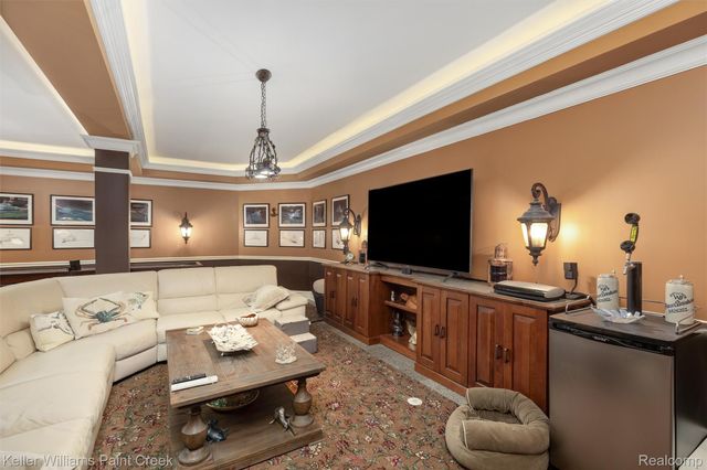 22220 E River Road, Grosse Ile Township, MI 48138