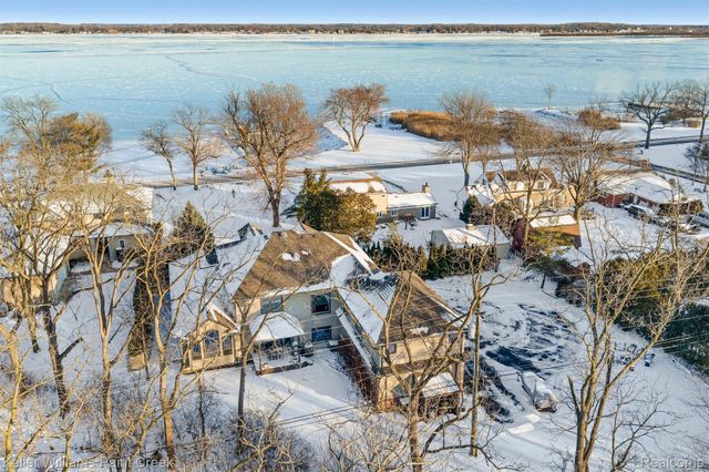 22220 E River Road, Grosse Ile Township, MI 48138