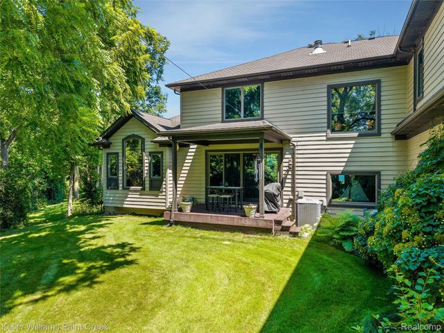 22220 E River Road, Grosse Ile Township, MI 48138