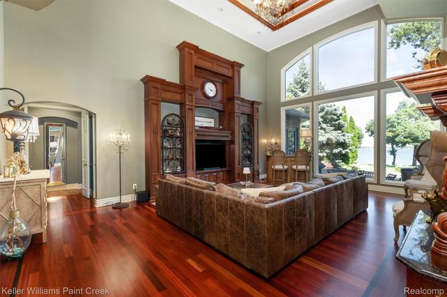 22220 E River Road, Grosse Ile Township, MI 48138