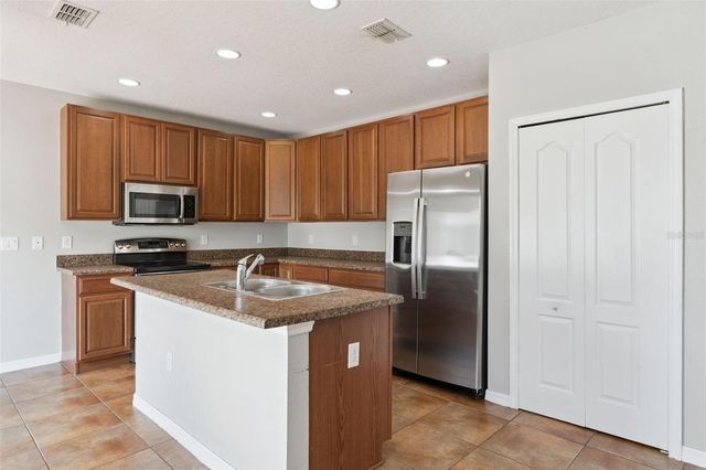 1038 SUFFRAGETTE CIRCLE, Haines City, FL 33844