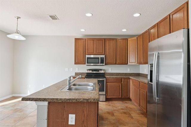 1038 SUFFRAGETTE CIRCLE, Haines City, FL 33844