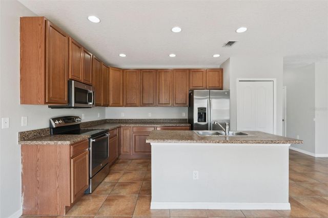 1038 SUFFRAGETTE CIRCLE, Haines City, FL 33844