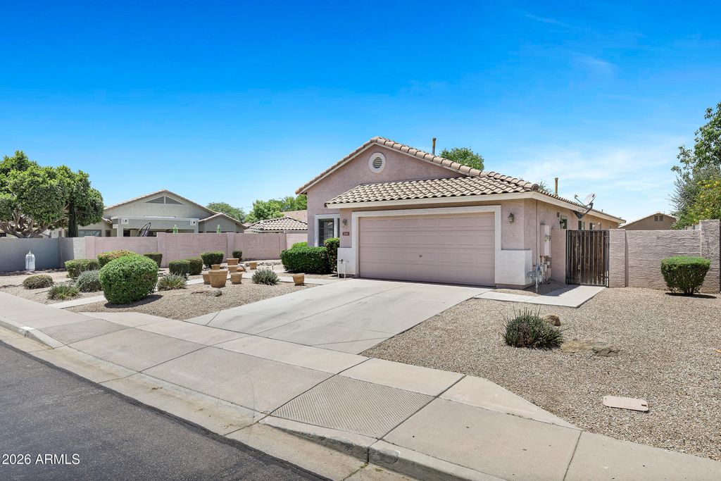 2116 S JOPLIN --, Mesa, AZ 85209 — photo 2