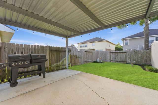 18815 Cluster Oaks Drive, Magnolia, TX 77355